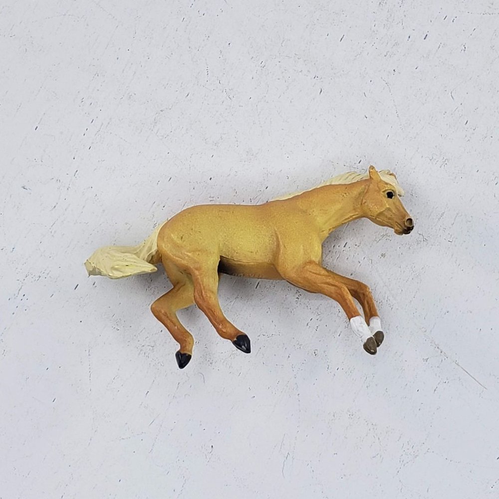 Breyer Mini Whinnies Reining Stock Mare Horse Palomino #300101